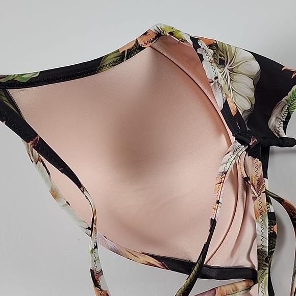 Shade & Shore Gray Floral Tropical Bikini Top Criss Cross Straps Light Size 36D - Picture 6 of 10